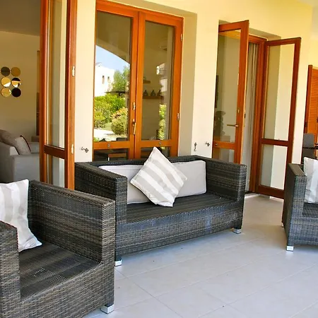 Apartman 3 Bedroom Atropos With Communal Pool, Aphrodite Hills