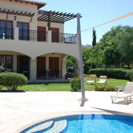 3 Bedroom Atropos With Communal Pool, Aphrodite Hills Kúklia