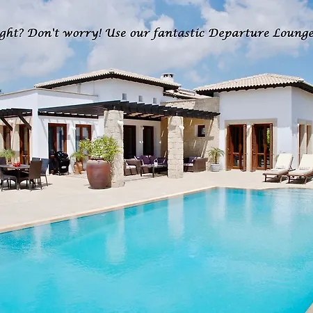 3 Bedroom Atropos With Communal Pool, Aphrodite Hills Apartman *